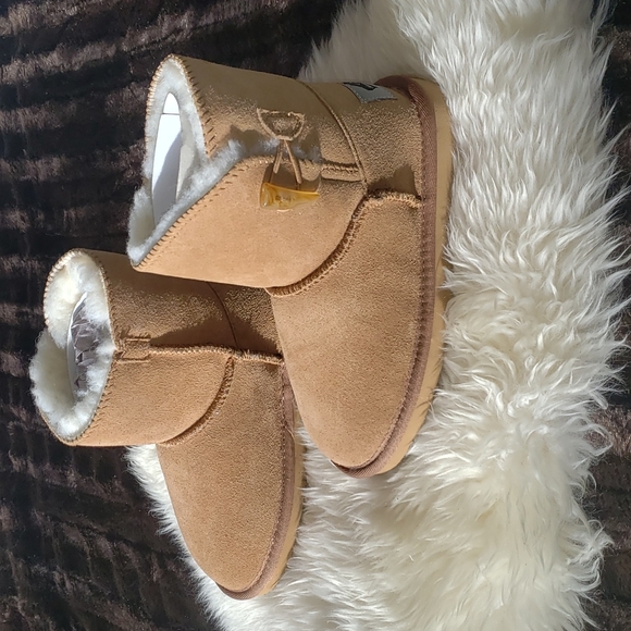 Aussie Merino Chestnut Tan Shearling Boot 1Y new Without Tag - Picture 1 of 12